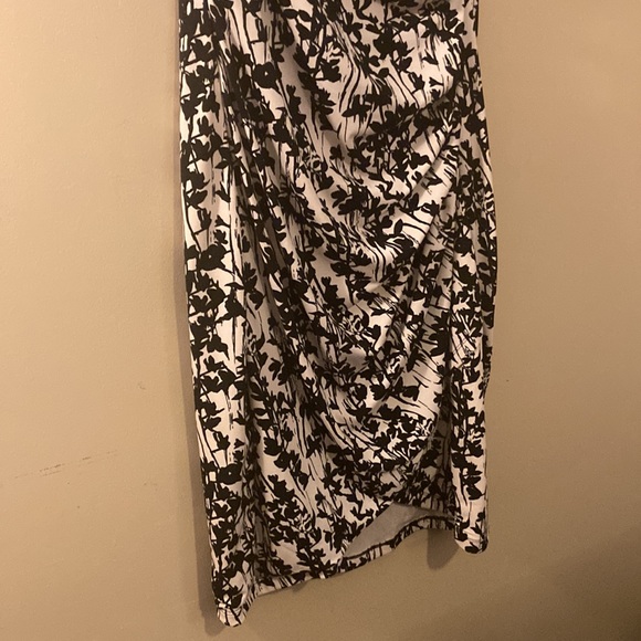 Beautiful H&M Ruched Dress - Picture 4 of 8